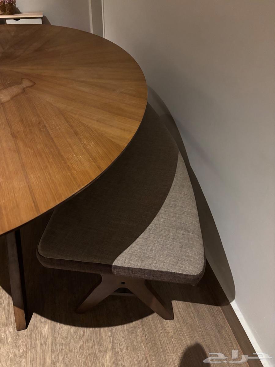 Home Center dining table in excellent condition64552334785666112