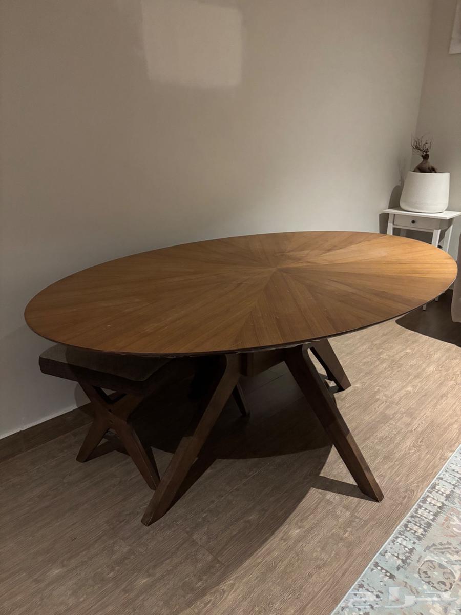 Home Center dining table in excellent condition64552334785666113