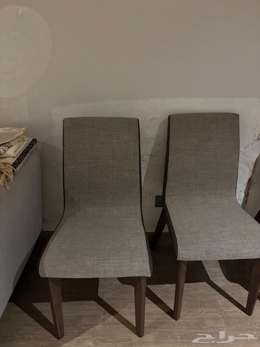 Home Center dining table in excellent condition64552334785666111