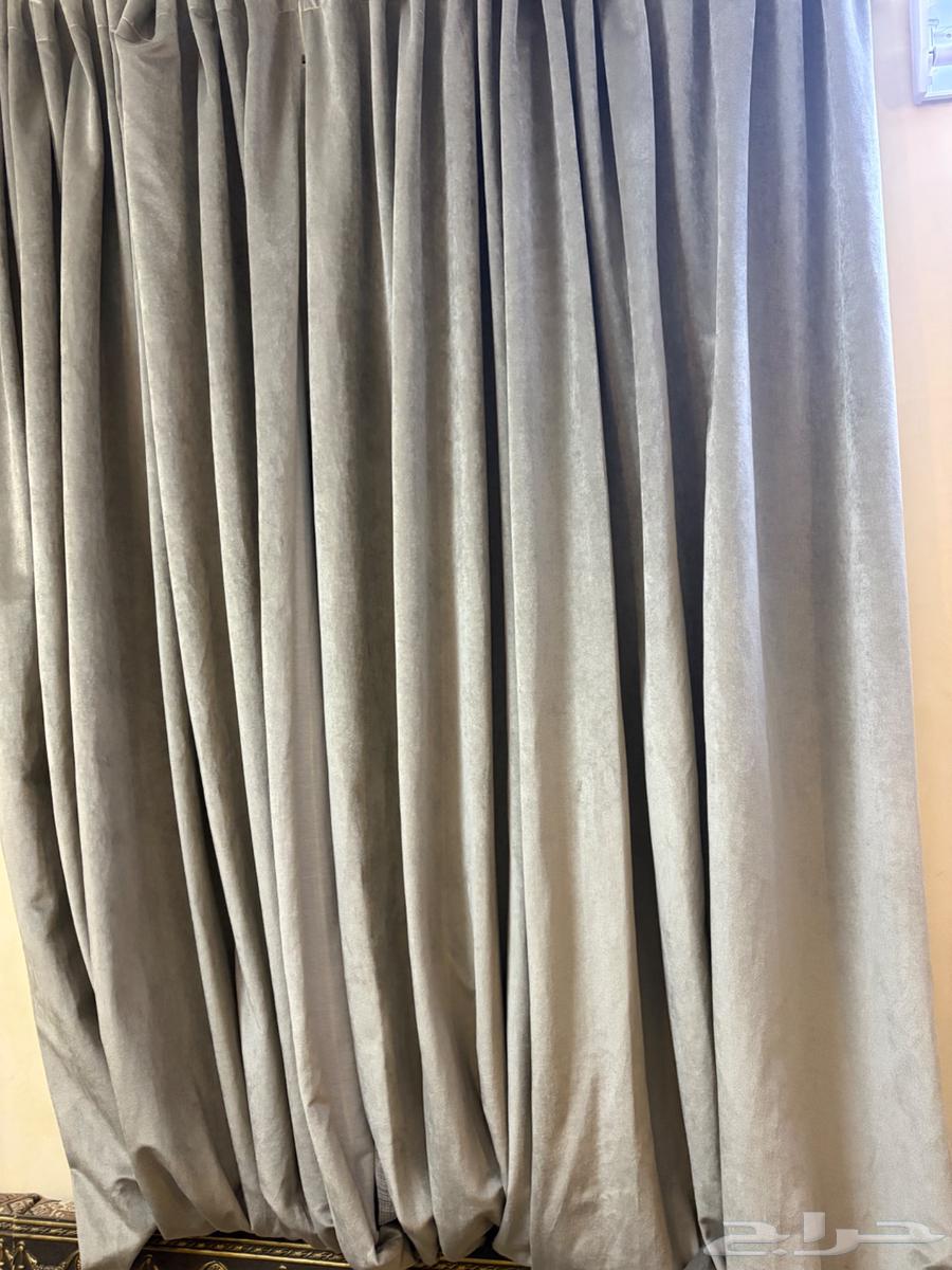 Floor cushions with 2 stars and almost new carpet for sale to the highest bidder64552803006721111