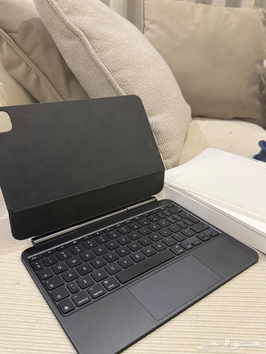 السلام عليكم ماجيك كيبورد 11 انش M464553780424194111