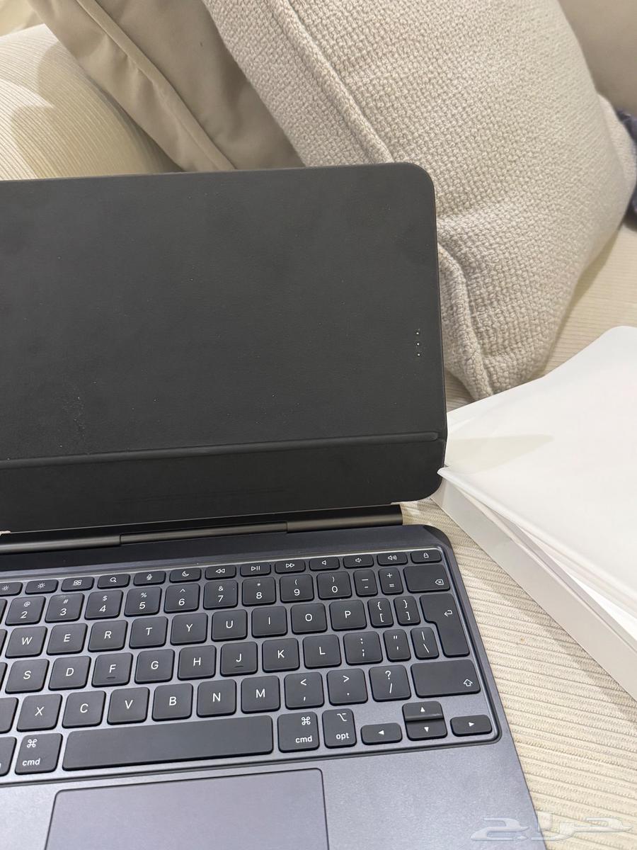 السلام عليكم ماجيك كيبورد 11 انش M464553780424194112