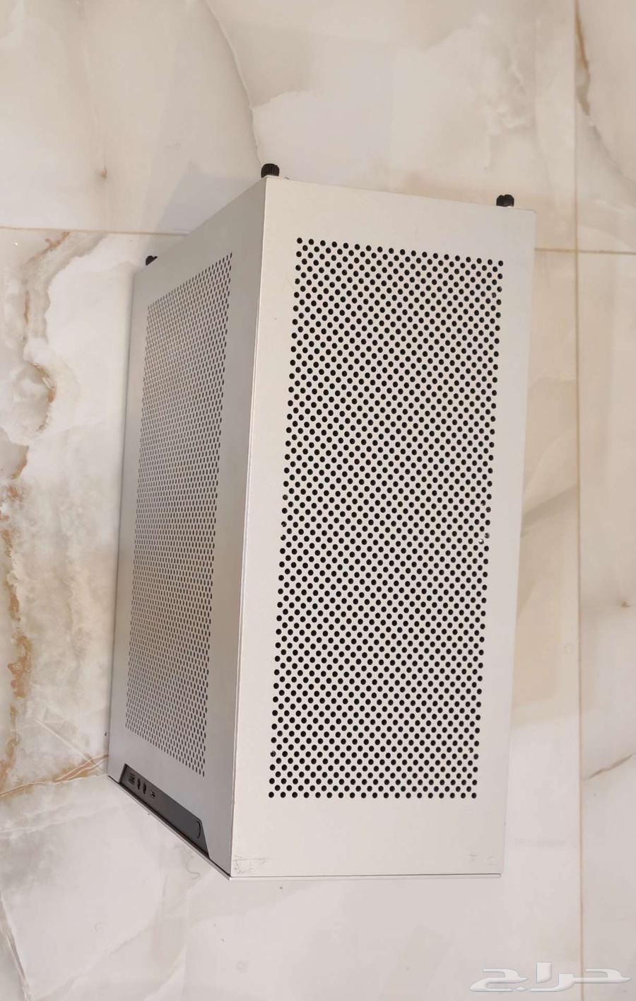 كمبيوتر العاب صغير للبيع64549022932993113