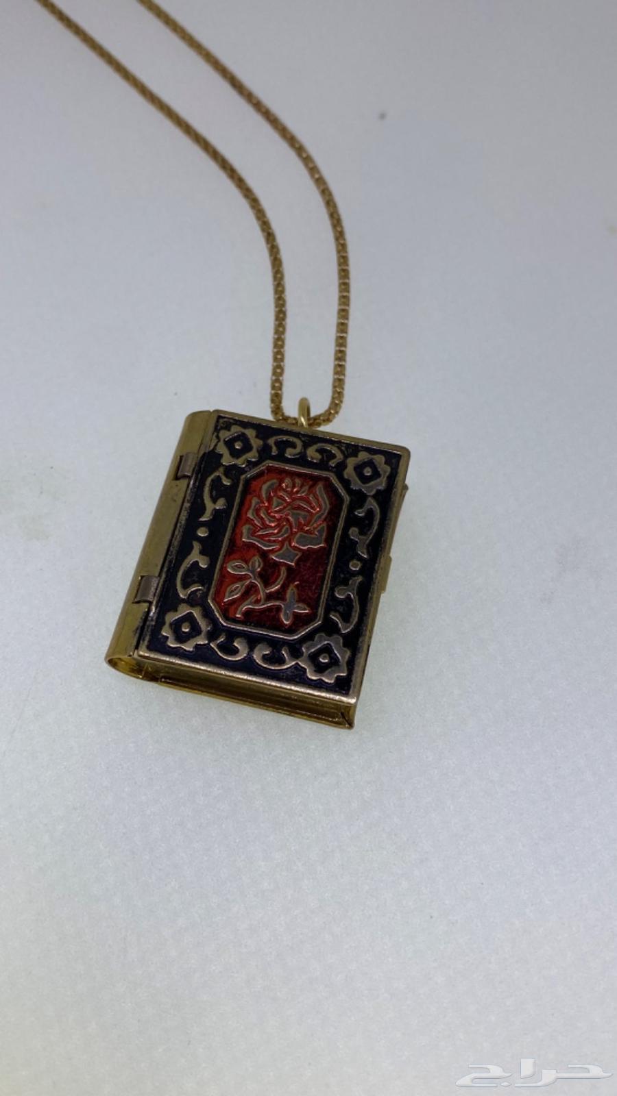 تعليقه على شكل كتاب لوضع الصور64517561808642110