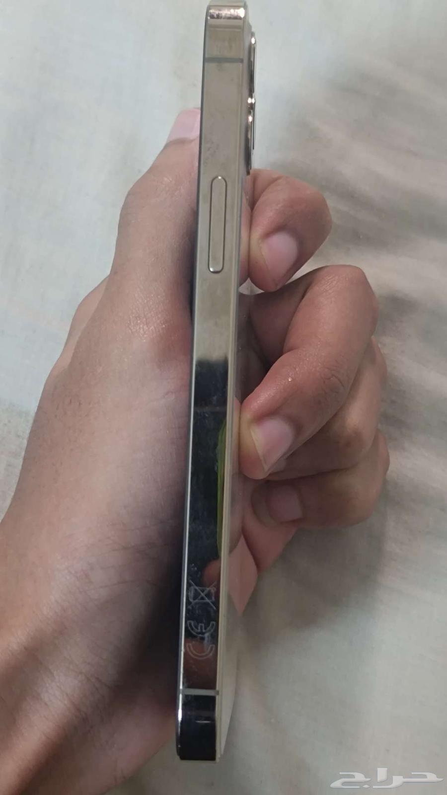 ايفون 12 برو ذهبي64546943539715111