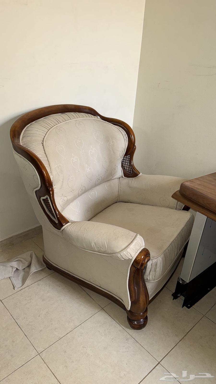 7-Person Sofa Set, One 3-Person Section and Four Single Pieces, 250 Riyals64547610867971110