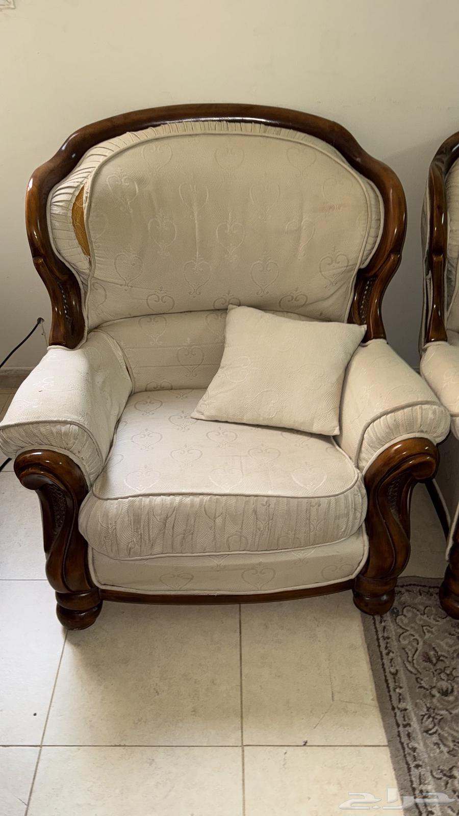 7-Person Sofa Set, One 3-Person Section and Four Single Pieces, 250 Riyals64547610867971112