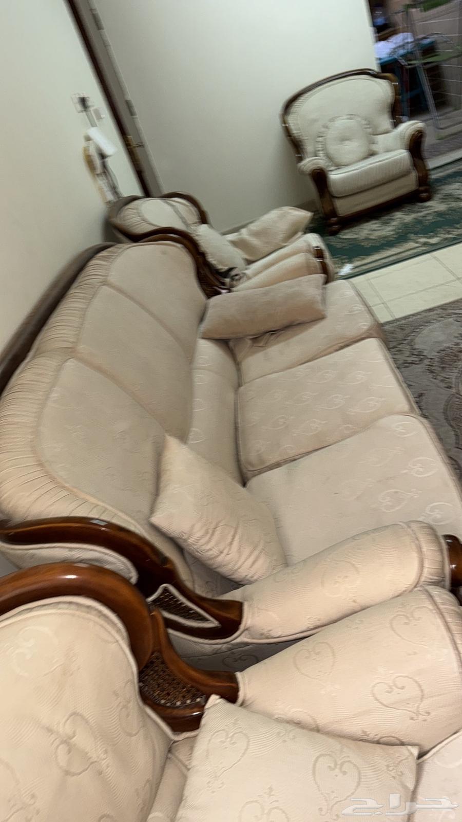 7-Person Sofa Set, One 3-Person Section and Four Single Pieces, 250 Riyals64547610867971111