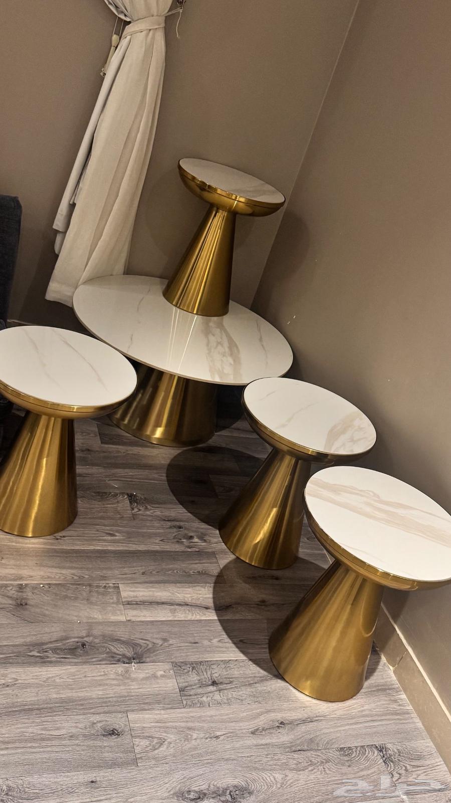 طاوله وسرير ولوحات64553567491969112