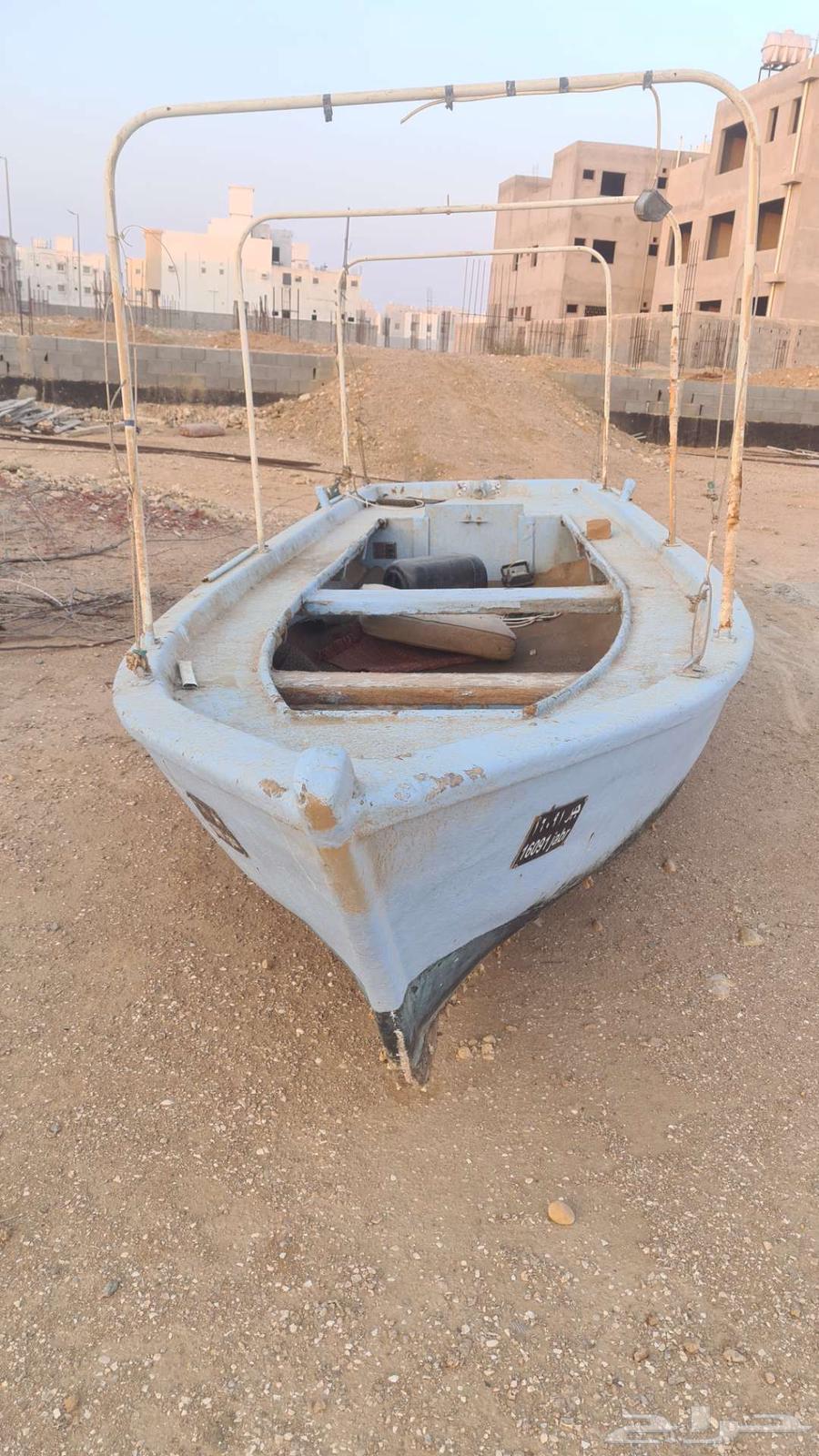 قارب خشب ملبس فيبر بدون محرك ولا اجهزه200064556356953985113