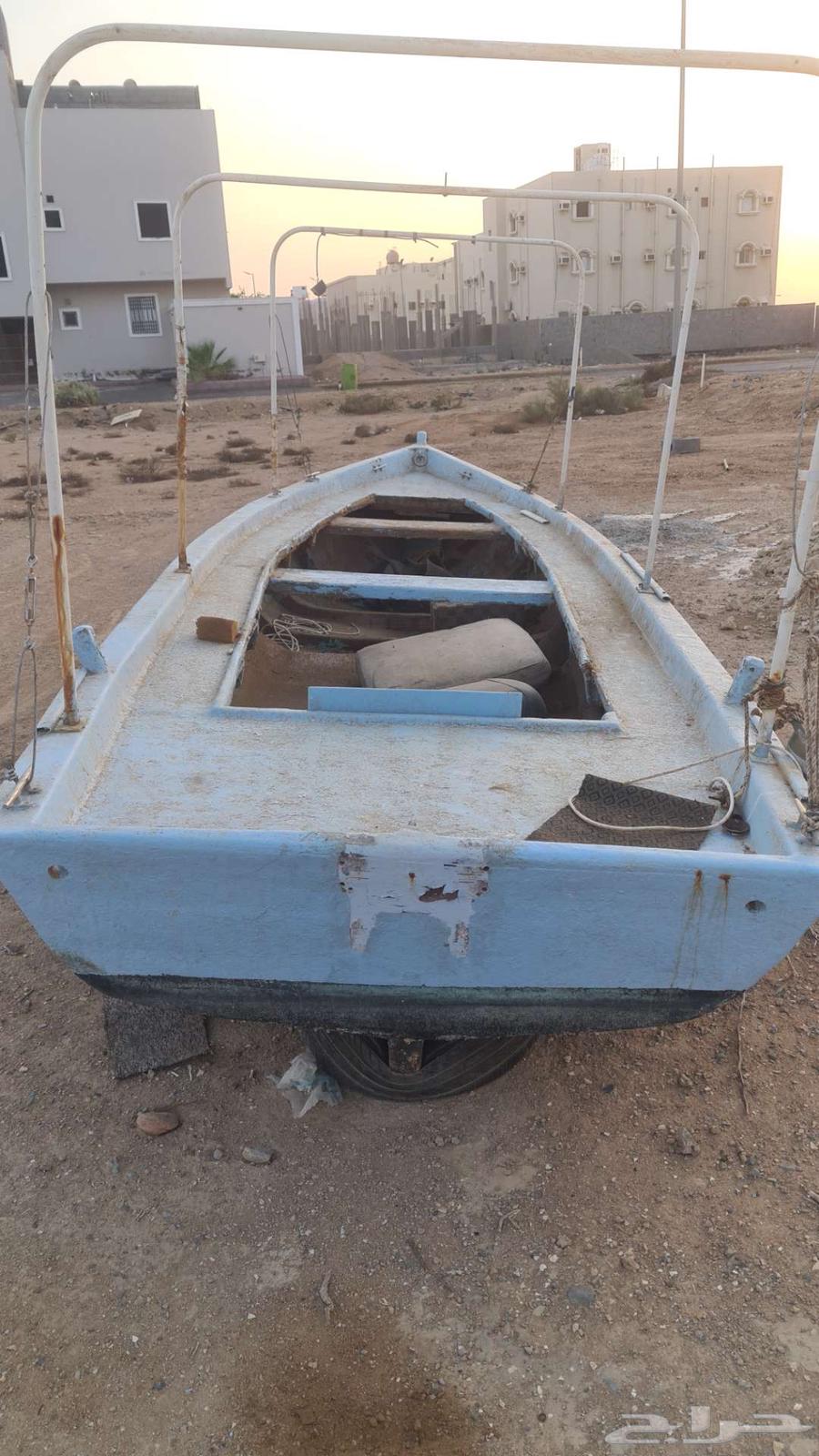 قارب خشب ملبس فيبر بدون محرك ولا اجهزه200064556356953985111