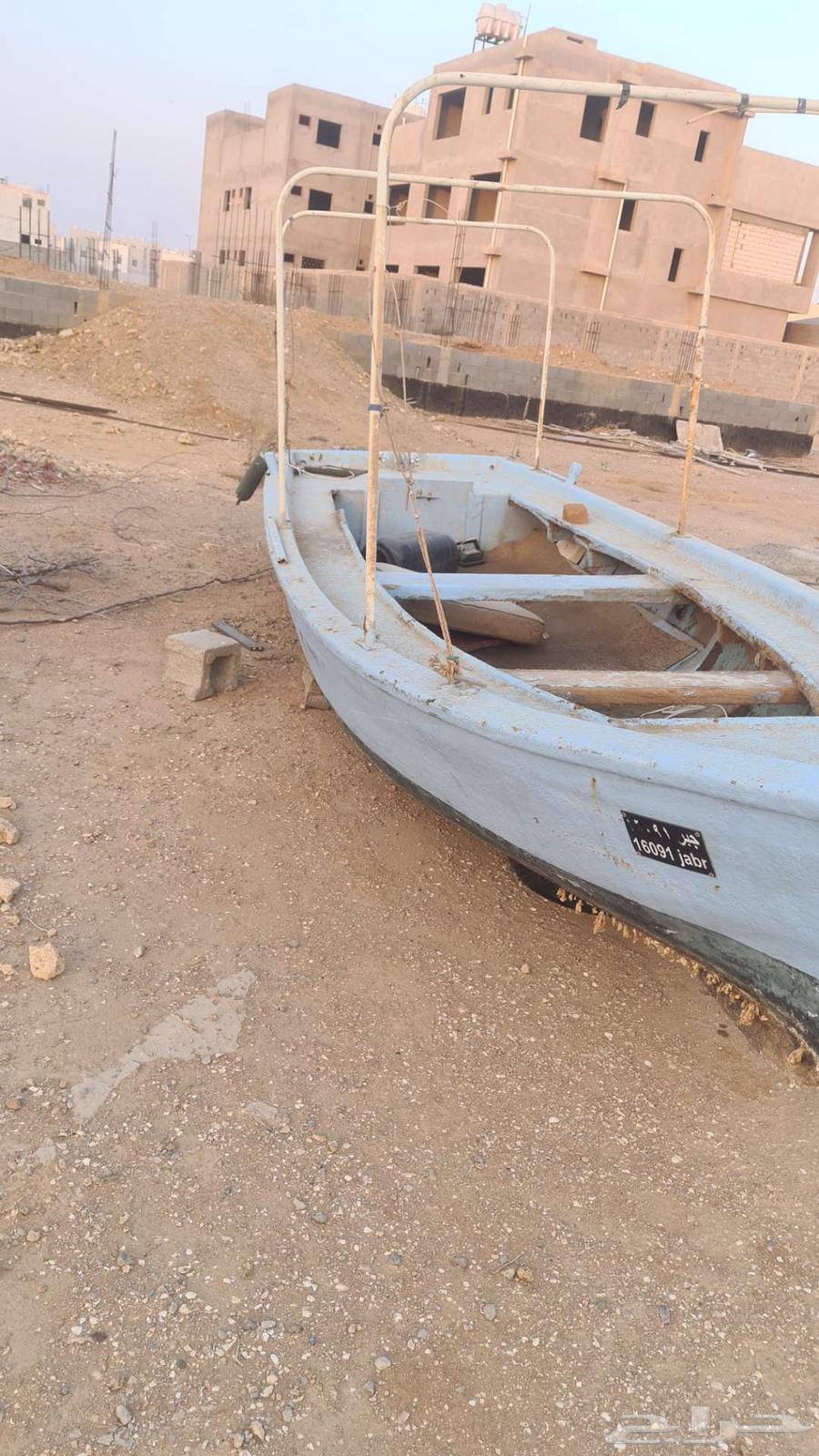 قارب خشب ملبس فيبر بدون محرك ولا اجهزه200064556356953985110