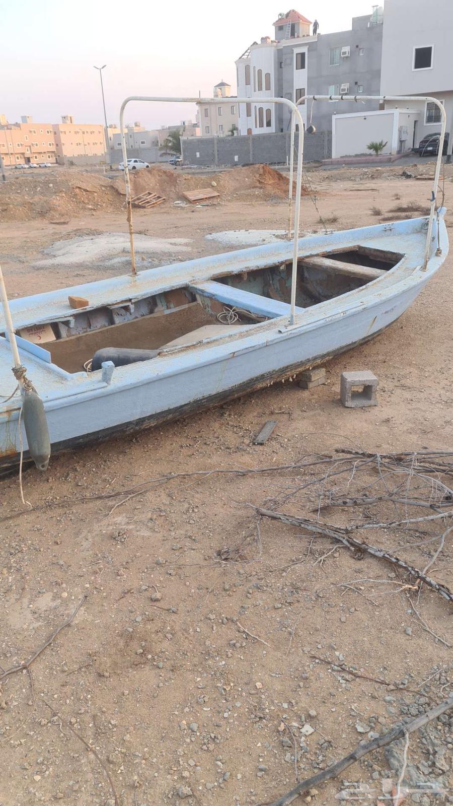 قارب خشب ملبس فيبر بدون محرك ولا اجهزه200064556356953985112