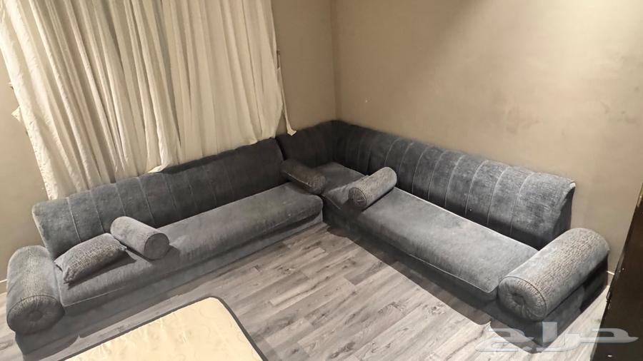 طاوله وسرير ولوحات64553567491969110