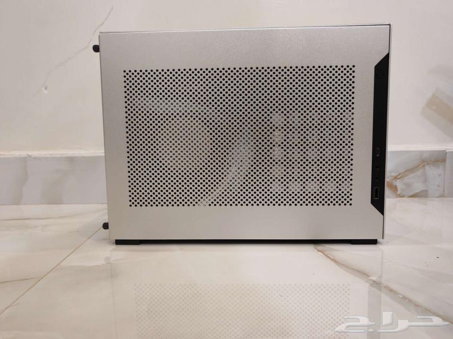 كمبيوتر العاب صغير للبيع64549022932993110