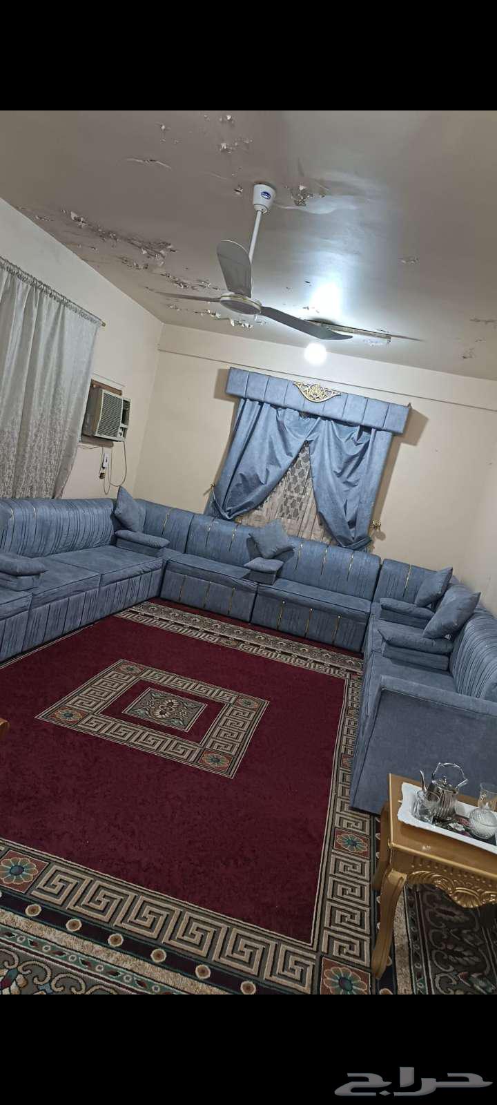 Urgently selling a sofa for 600 SAR, new with light use, details64554258941825110