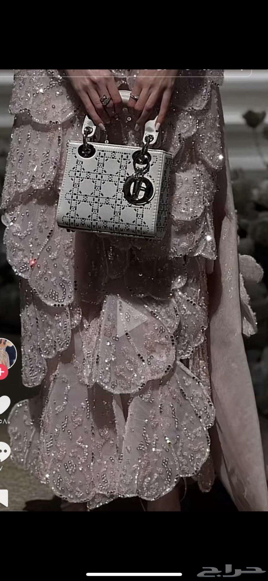 فستان للبيع من المصممه نوره البقمي64556285579777110