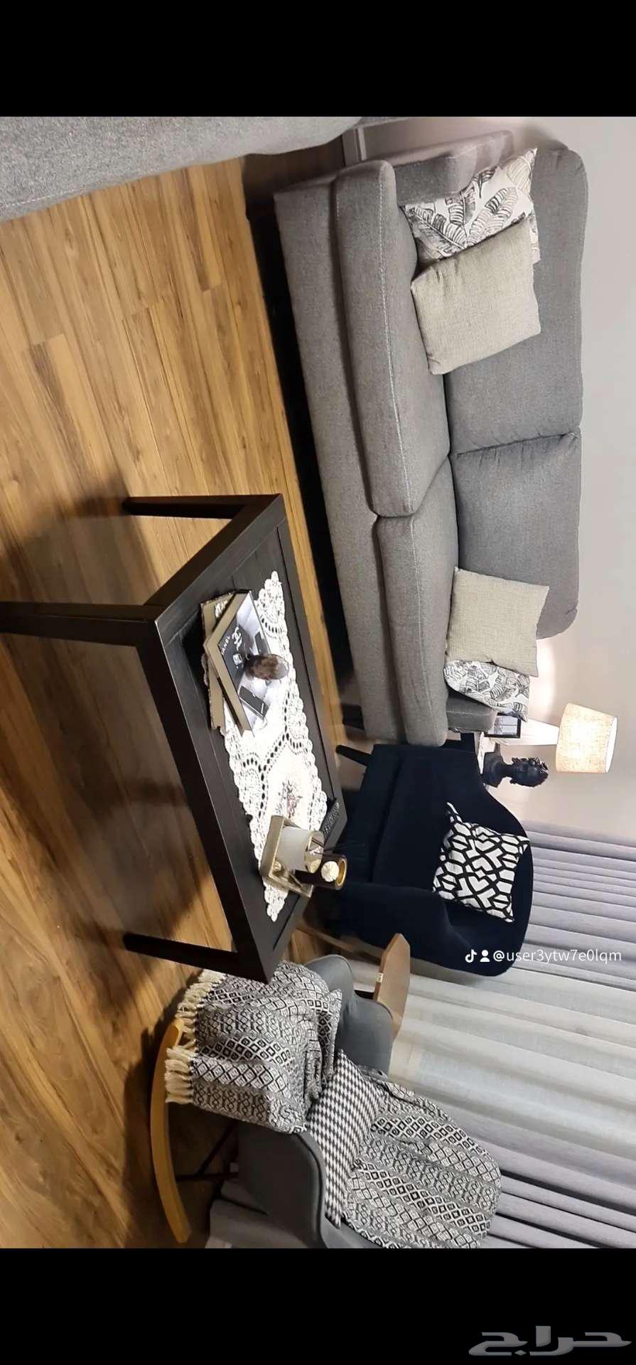 كنب اشلي بحالة ممتازة64562923020547113