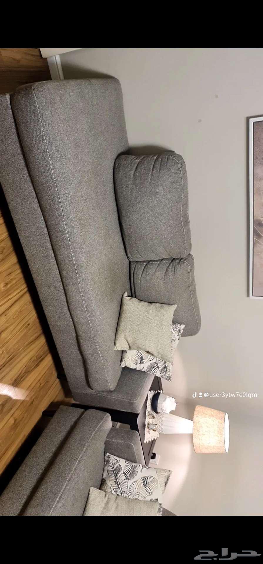 كنب اشلي بحالة ممتازة64562923020547112