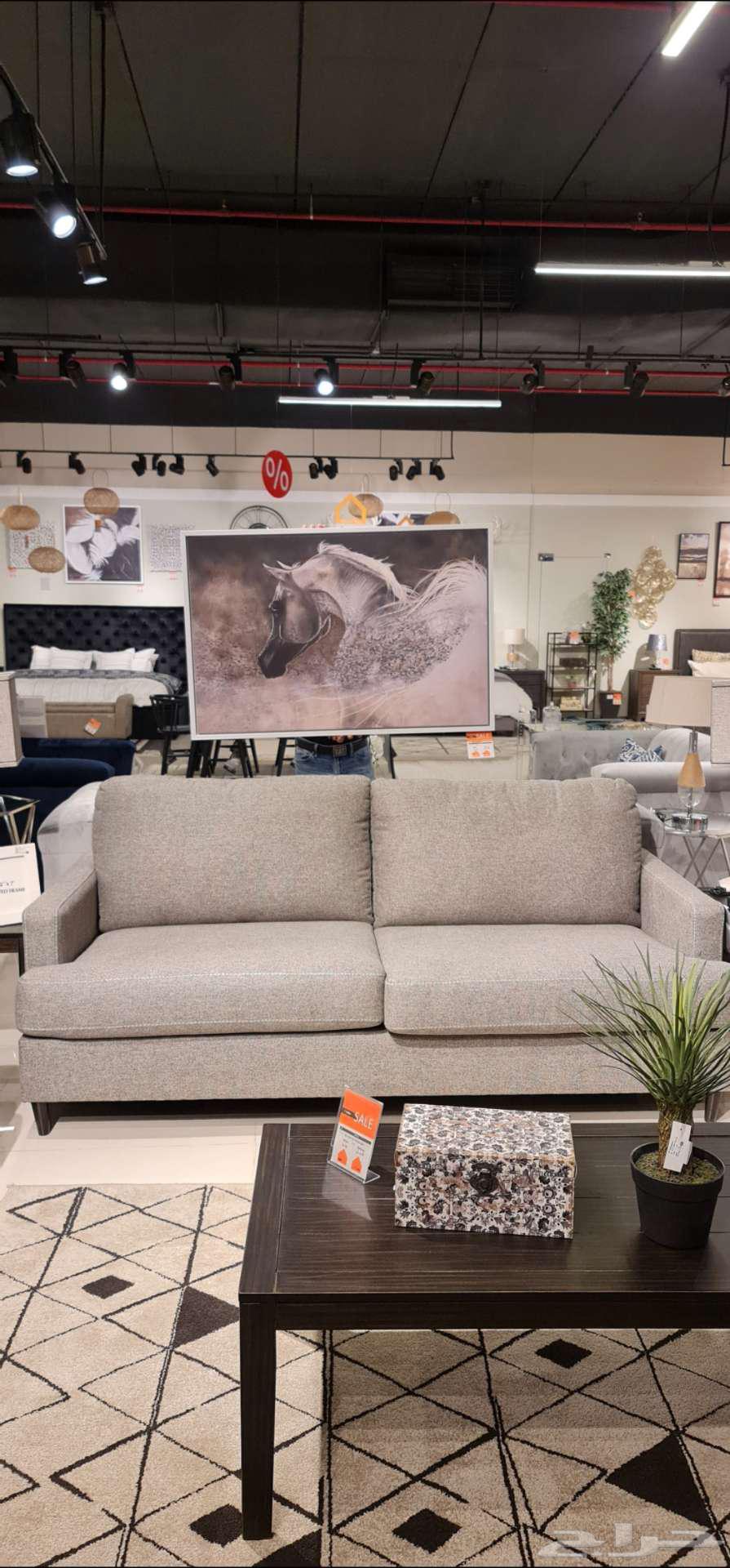 كنب اشلي بحالة ممتازة64562923020547111