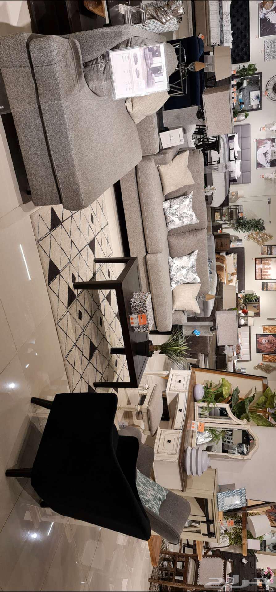 كنب اشلي بحالة ممتازة64562923020547110