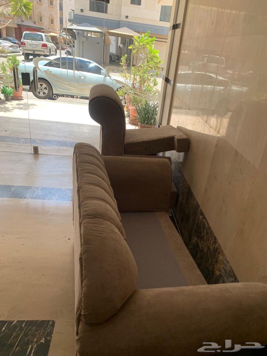 كنب خمس قطع بحالة ممتازة ب 400 ريال للتواصل64556226487681112