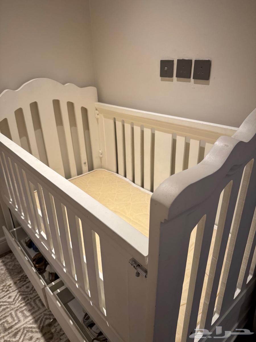 سرير أطفال مقاس 130 70 مع مرتبه64557266103555110