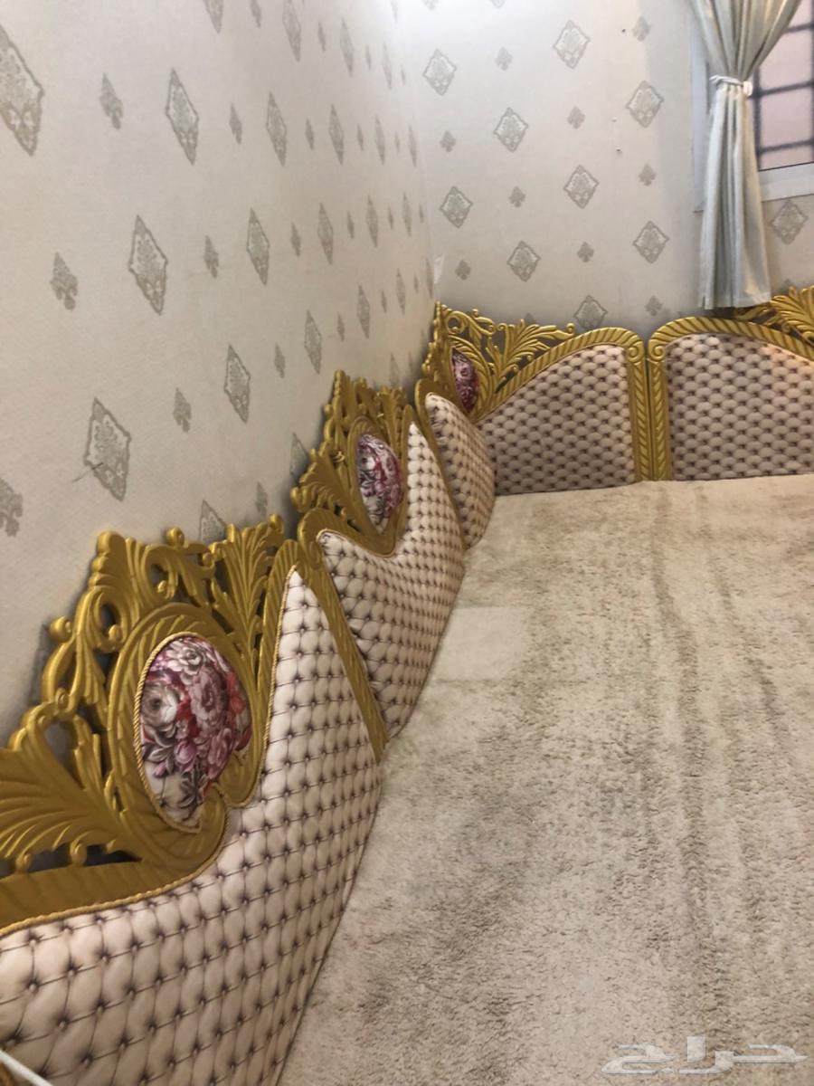 تكايات للصاله و سرير للبيع64558850516098111