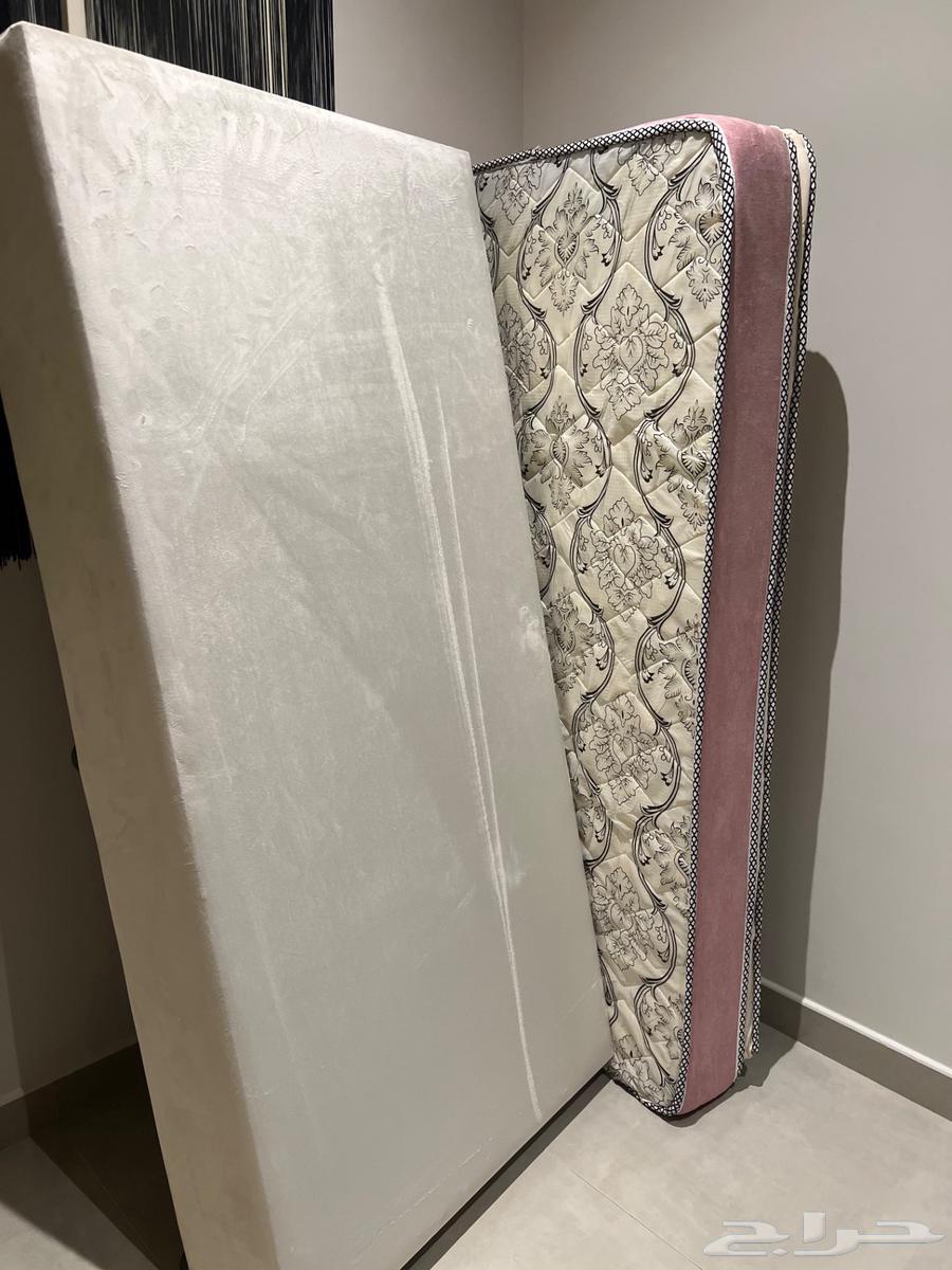 Bed with a new mattress64559520106625112