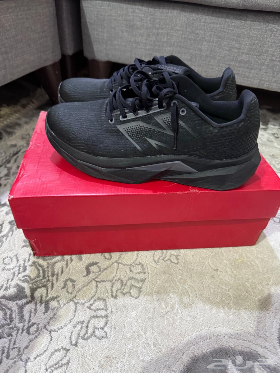 شوزات 1 نيوبلانس لون اسود و2 اديداس64561685675907114