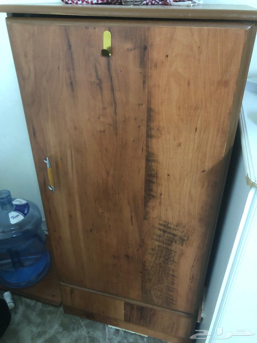 دولاب حجمه مناسب للاغراض ب 100 ريال بس ونظيف64561643971715111