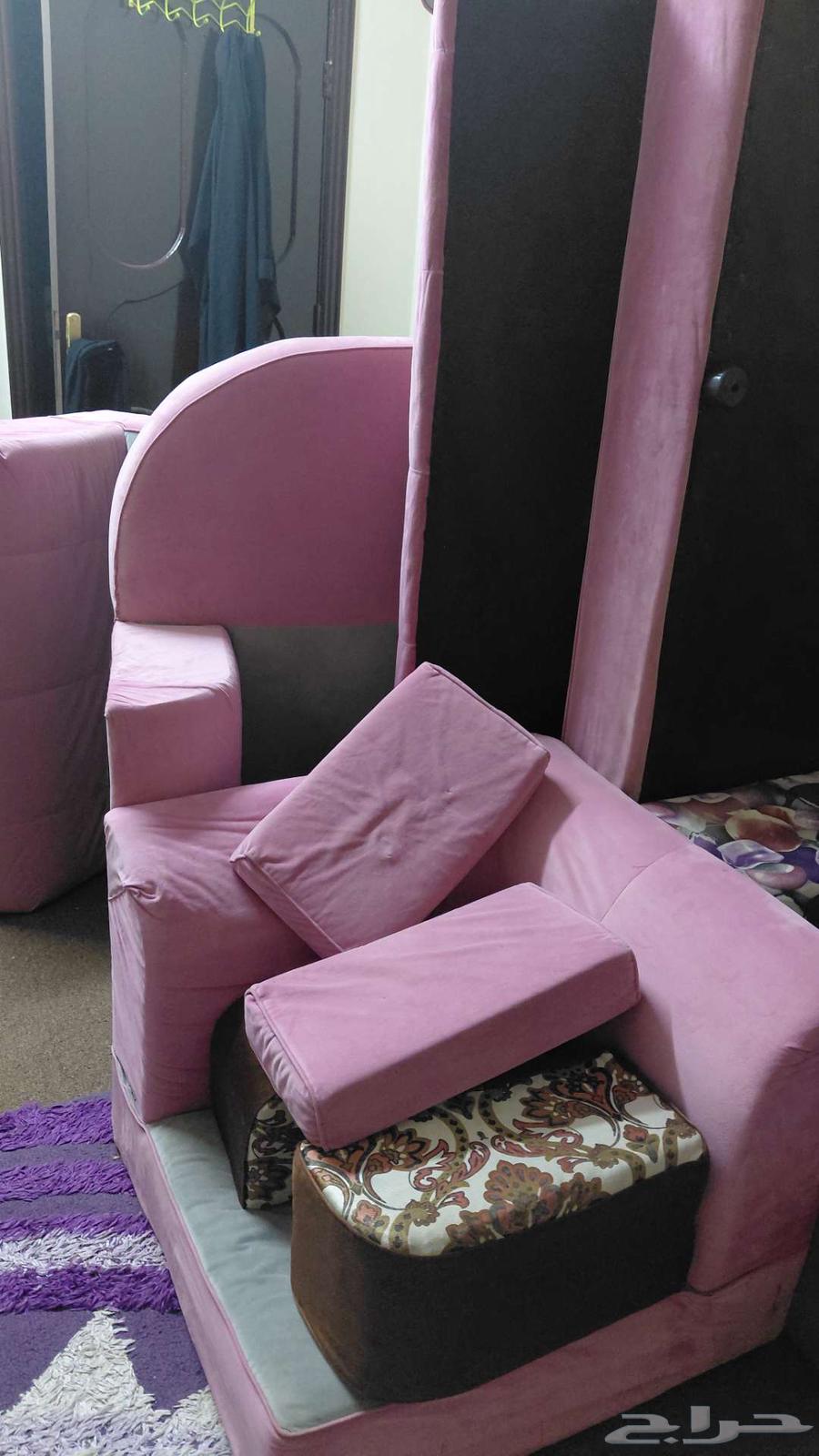 Five-piece sofa set with two cushions and two pillows64557823854978110