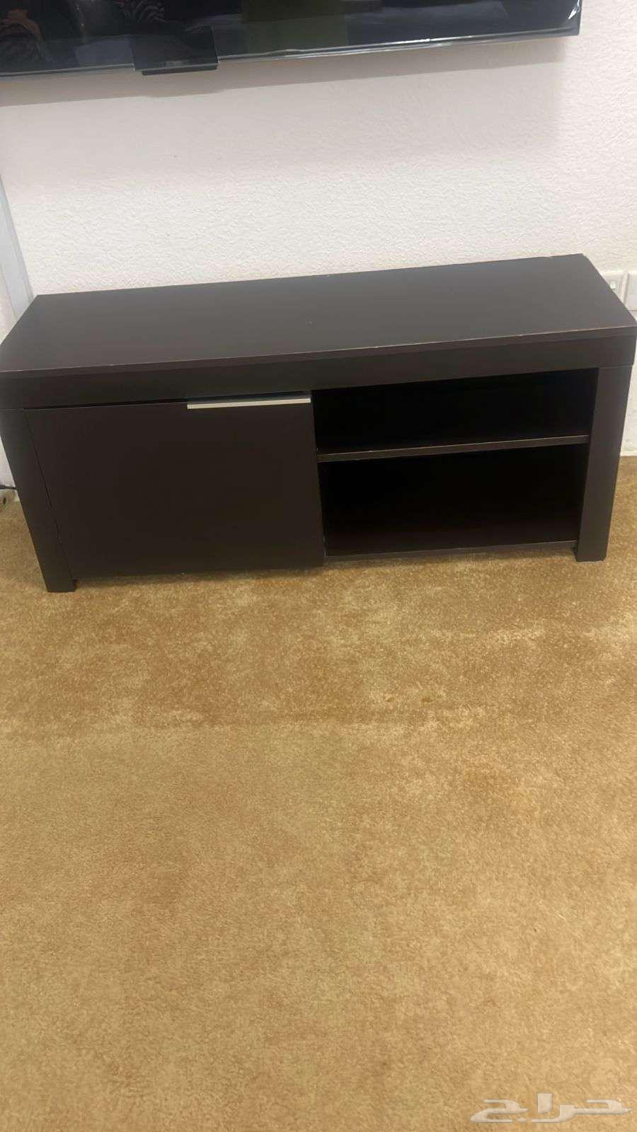 كنب وطاولة تلفزيون وقدور وأطباق64558280415491112