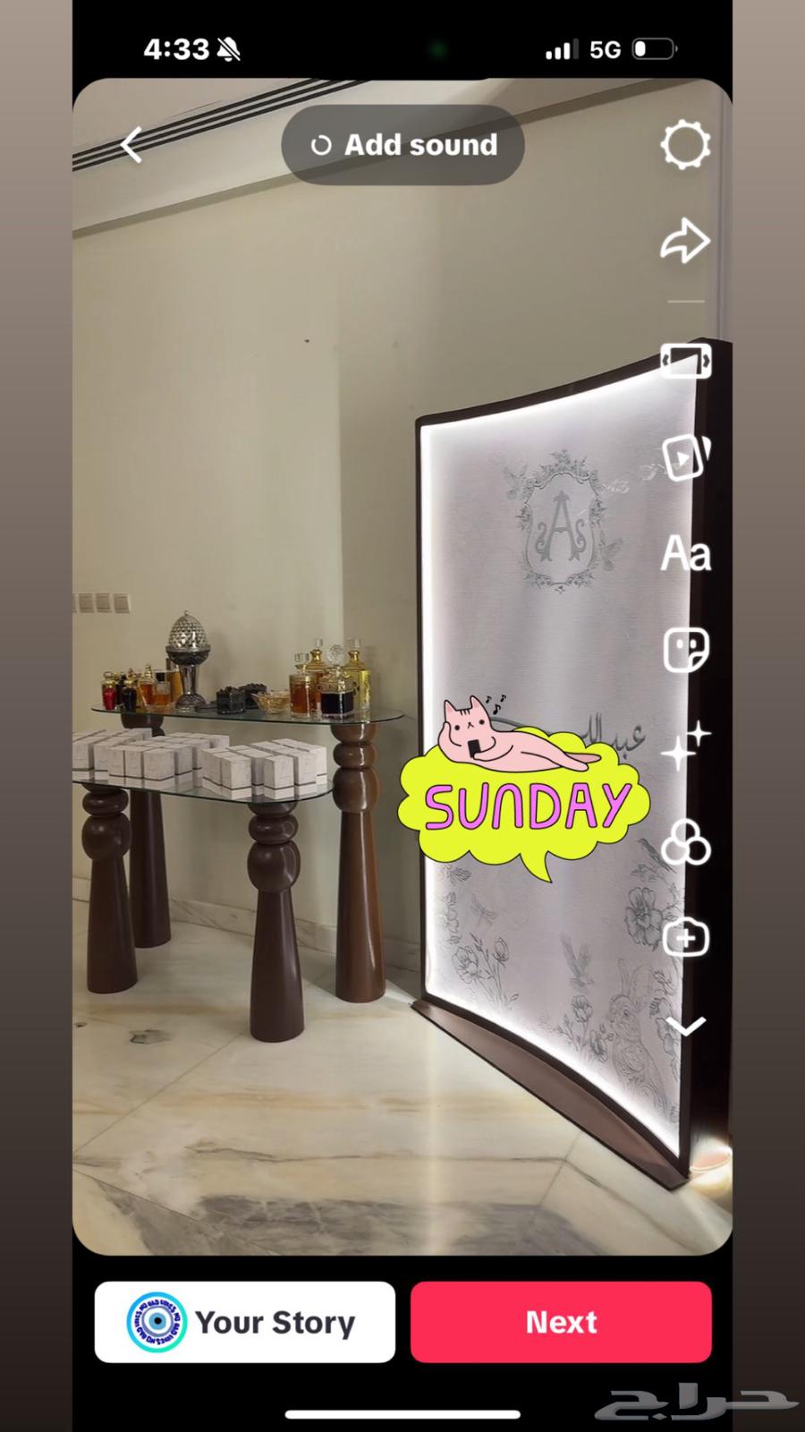 Reception background with two tables64558489392259110