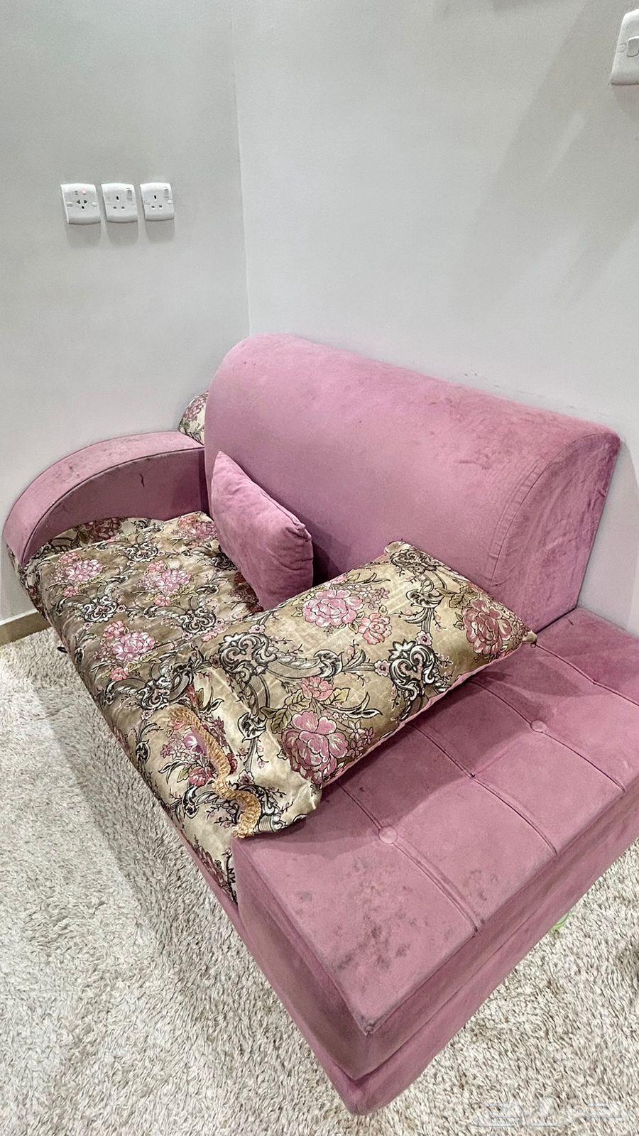 كنب وفرشة للبيع ب 300 ريال64561826142339111