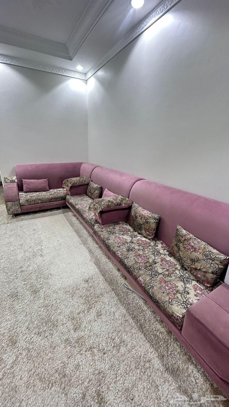 كنب وفرشة للبيع ب 300 ريال64561826142339110