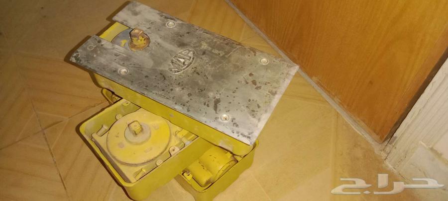 Glass Machine64561868722178112