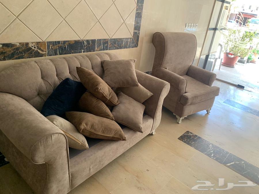 كنب خمس قطع بحالة ممتازة ب 400 ريال للتواصل64556226487681111