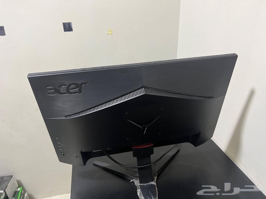 Gaming Chair and Table with Screen64560276777219111