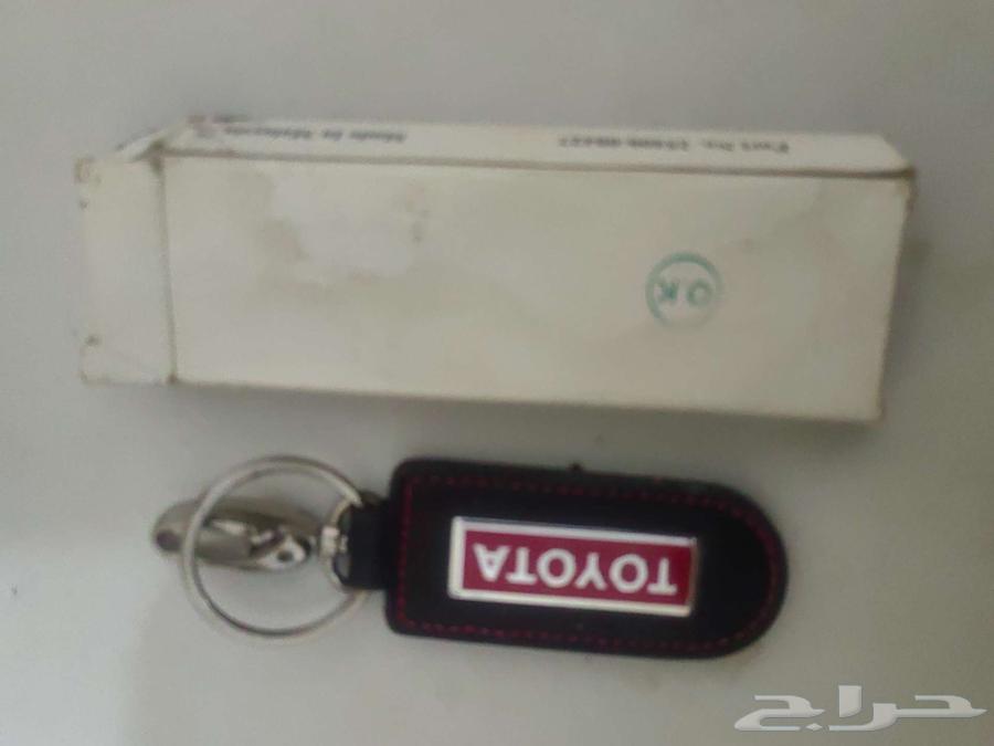 مدالية تويوتا64562124052353111