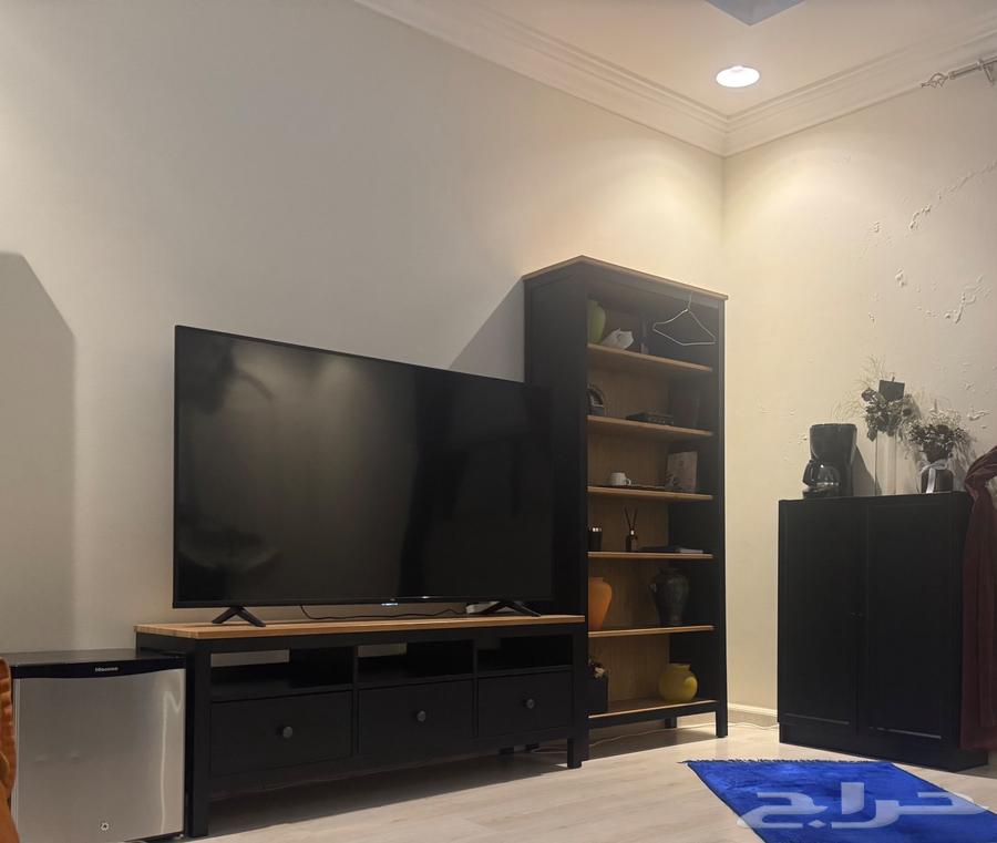 طاولة تلفزيون ورفوف ودروج ايكيا64561043569409110