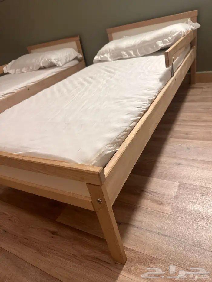 للبيع (سرير ايكيا ومكتب مع كرسي)64571106620163110