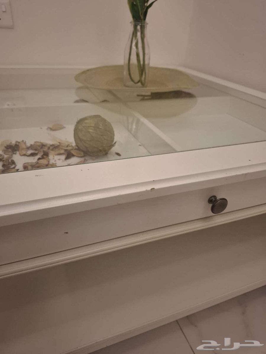 An IKEA table with some scratches64590189975810110