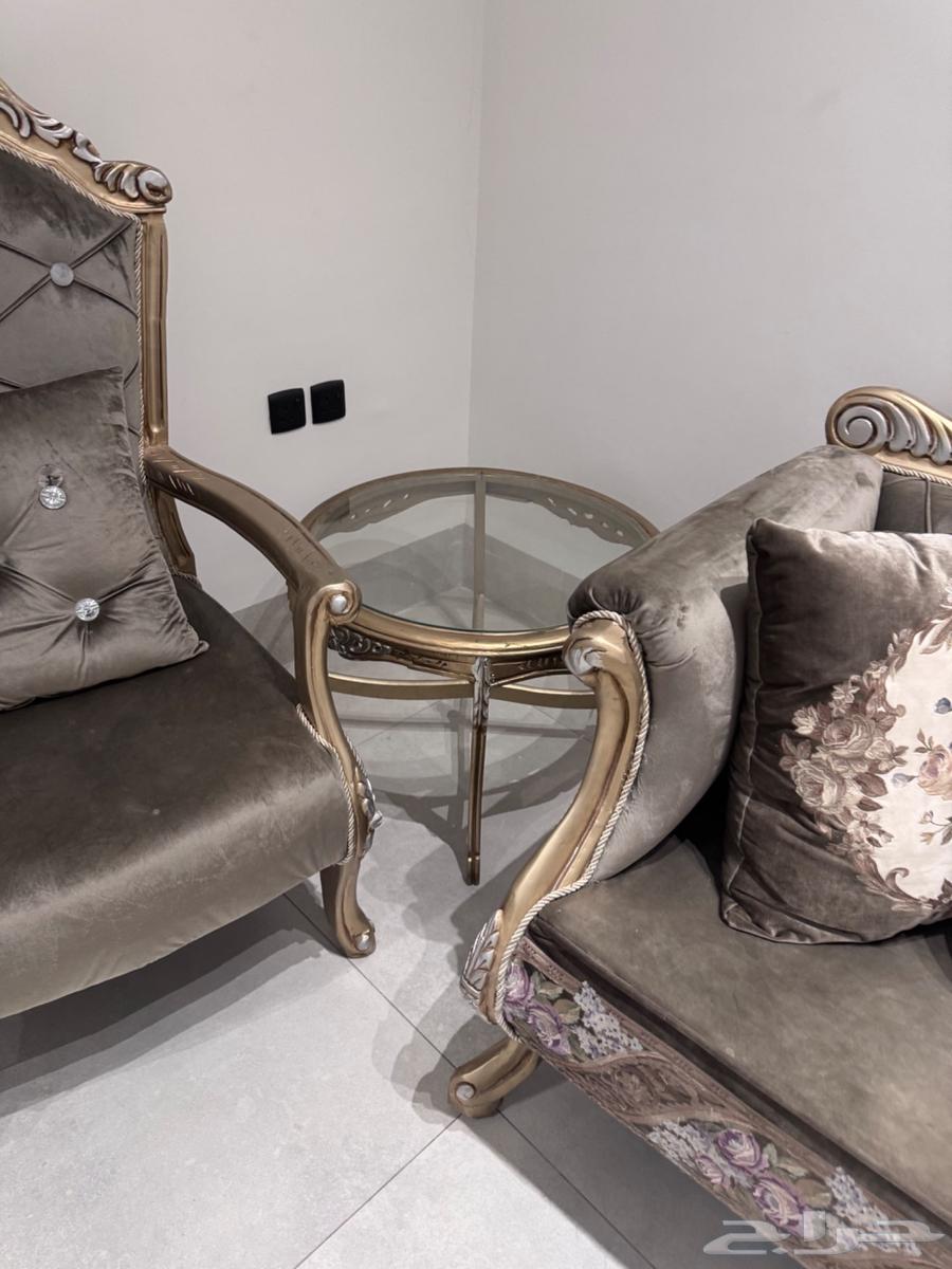 Like two used sofa sets64567739065347113