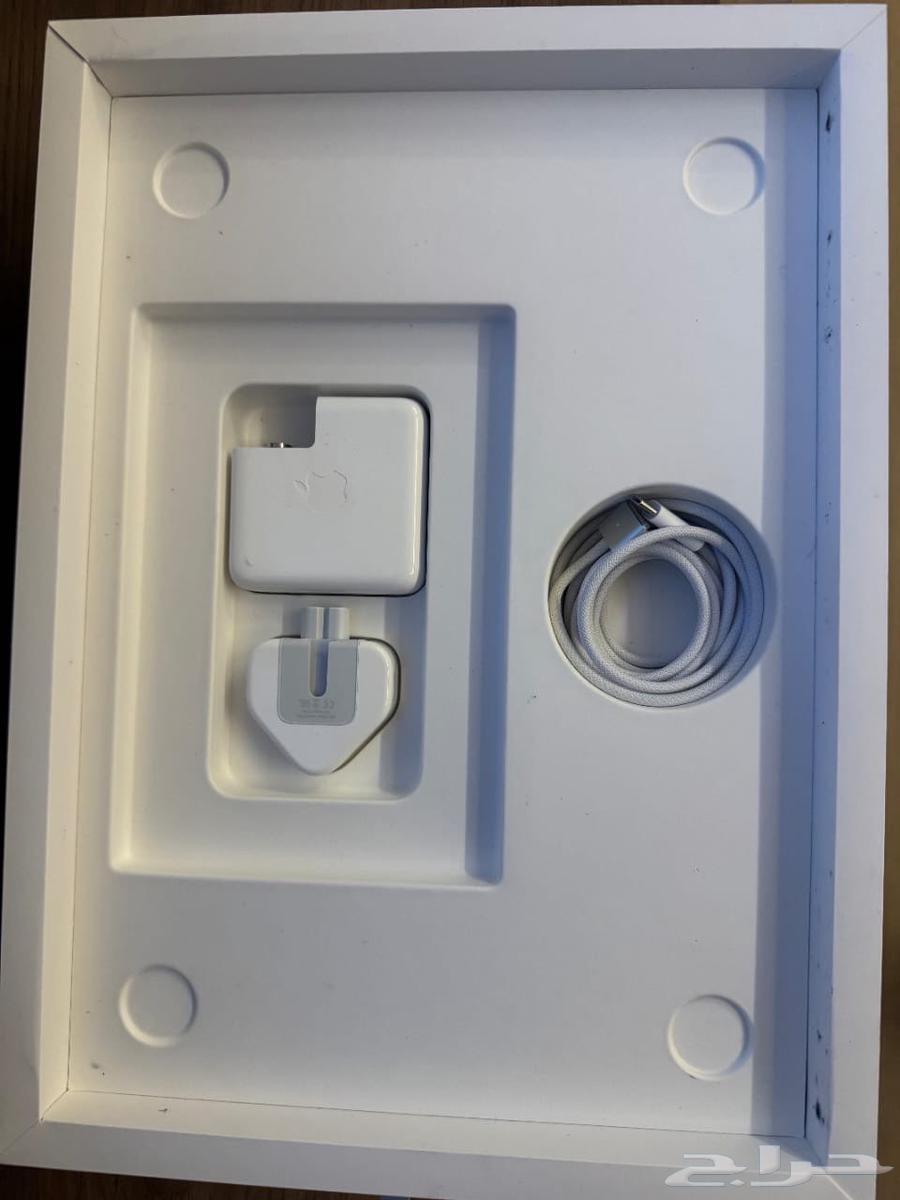 لابتوب MacBook pro m3 شبه جديد قابل للتفاوض64571838825090111