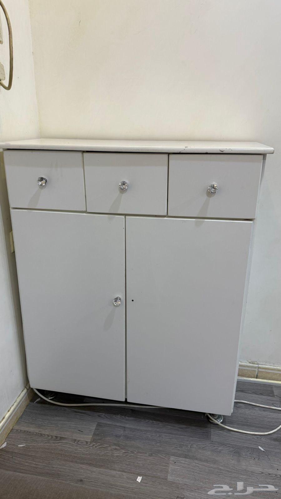 دولاب64575140563714112