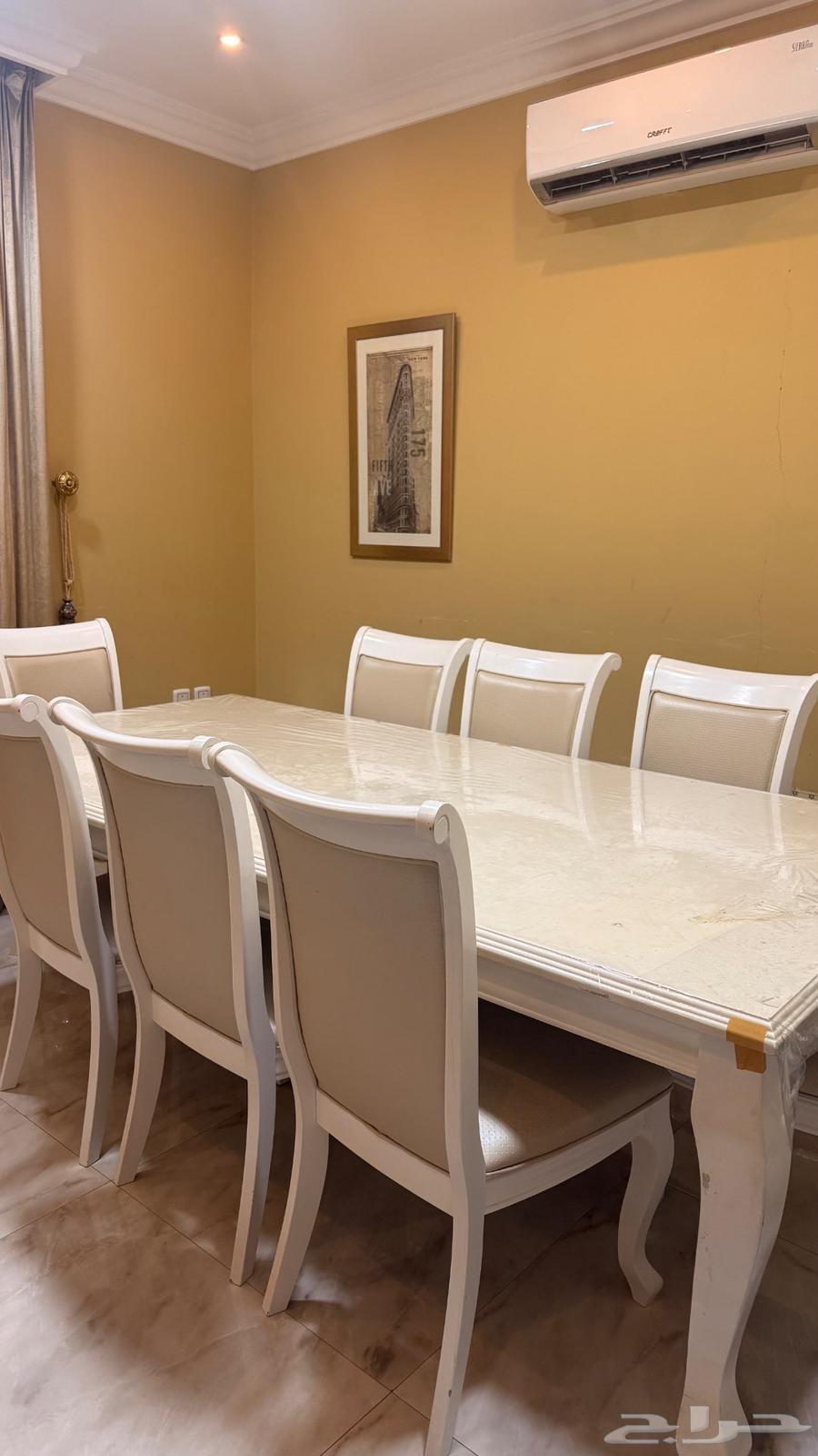 طاولة طعام مع كراسي وخزانة64565787091331111