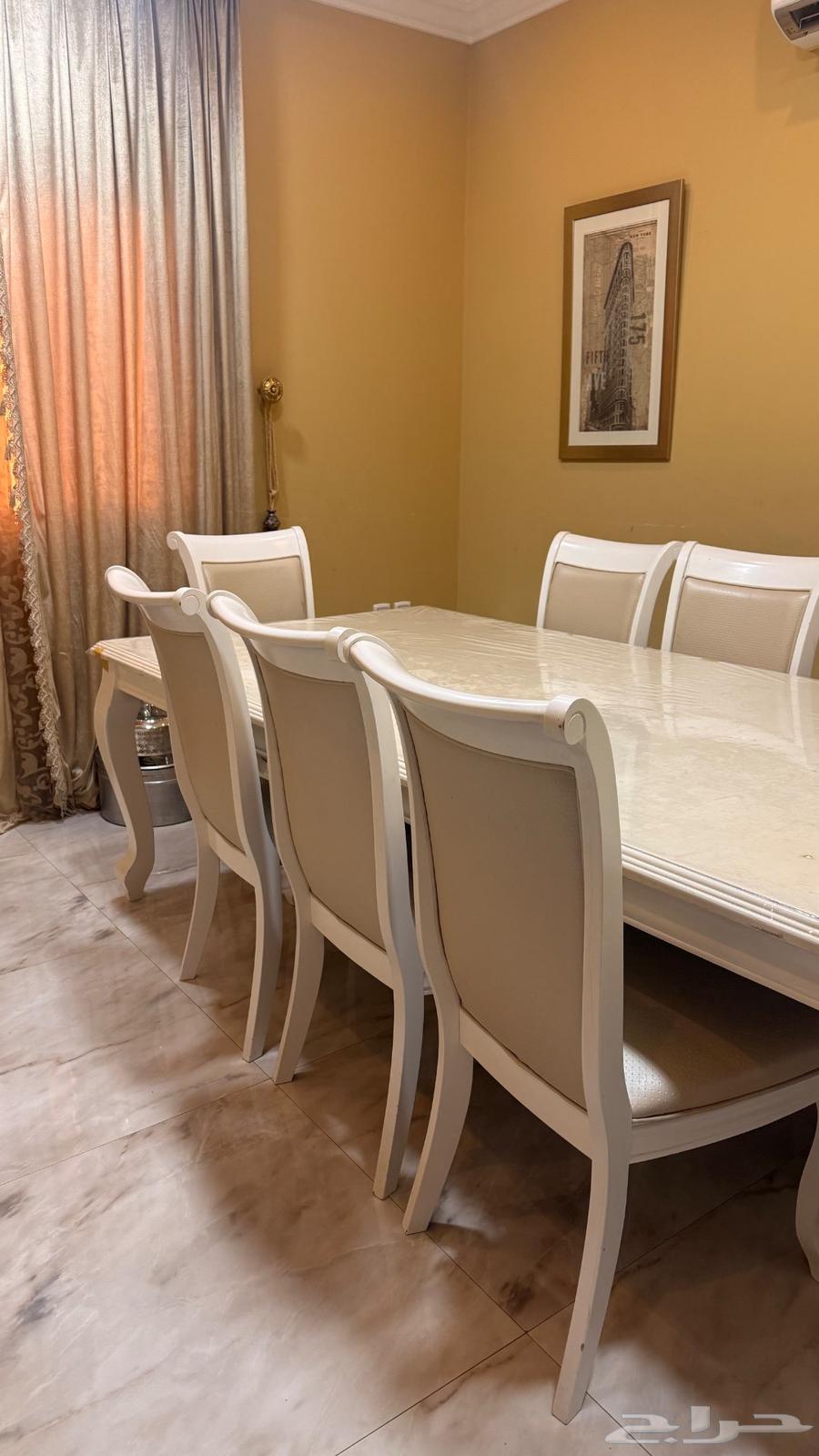 طاولة طعام مع كراسي وخزانة64565787091331113