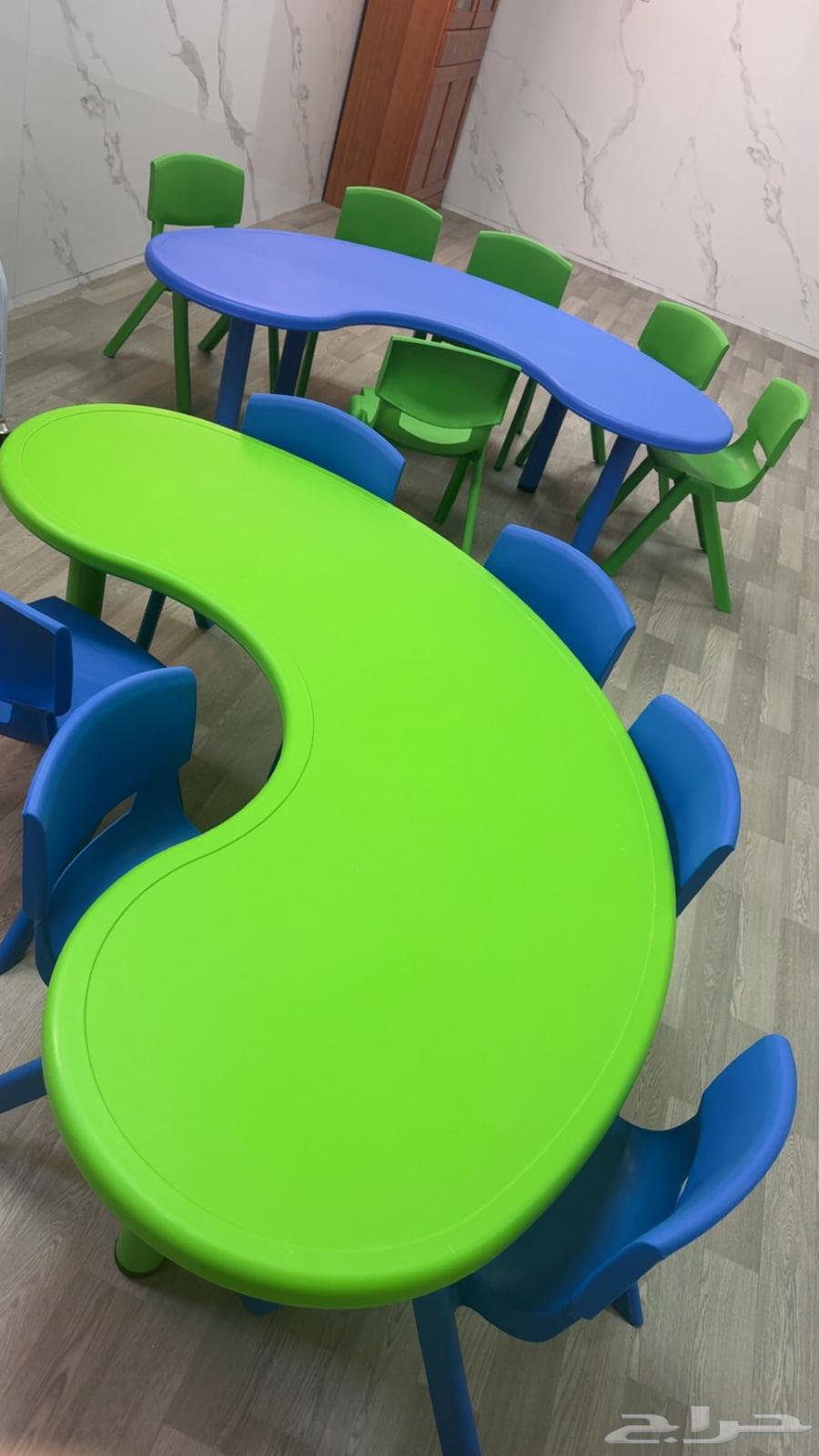 Student table with chairs64525192054786110