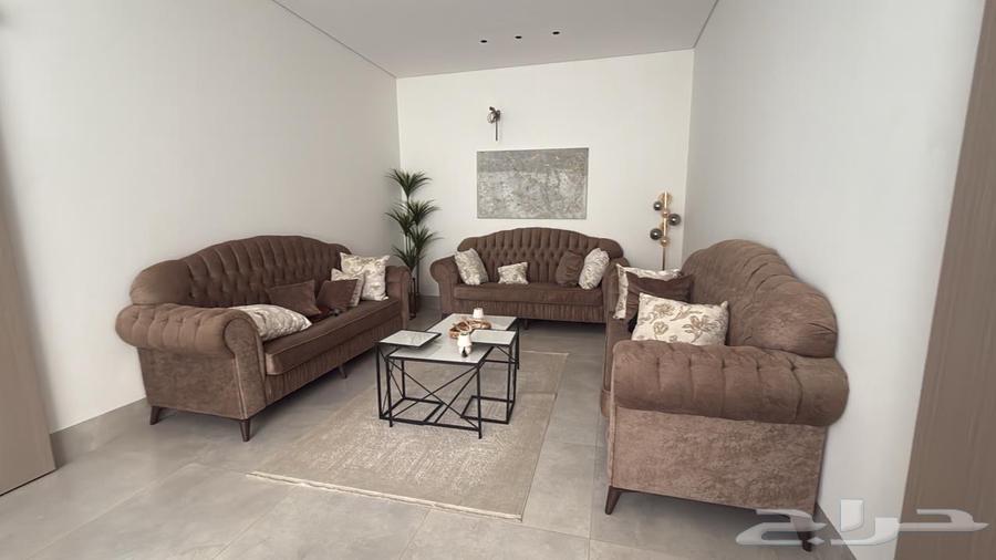 Like two used sofa sets64567739065347110